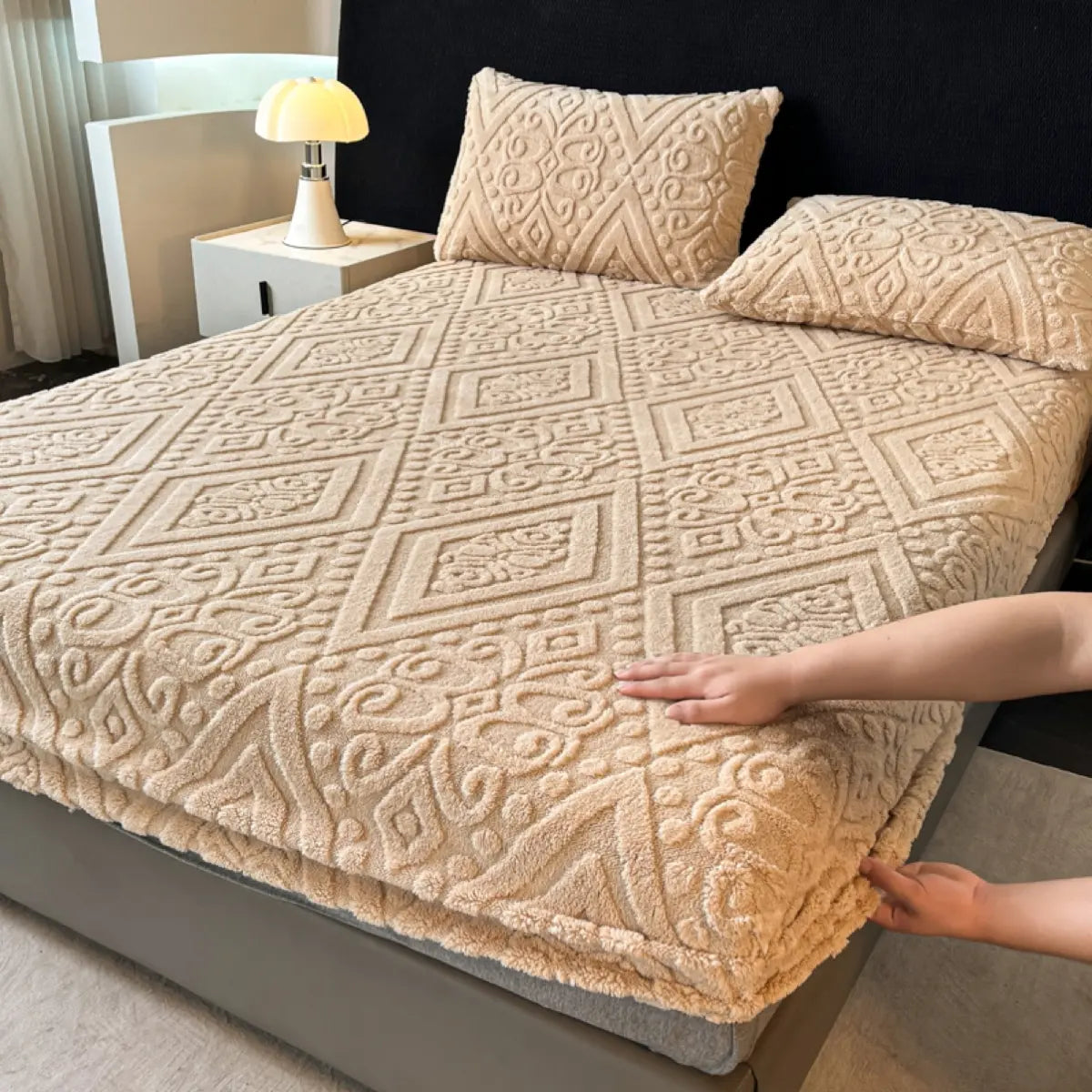 2/3pcs Solid Color Milk Velvet Fitted Sheet Mattress Cover Set, Ultra Soft Warm Bed Cover with 1/2 Pillowcases, Skin-Friendly Dustproof Breathable Sheets Polyester Bedding Set for Bedroom, Hotel & Guest Room, Bed Linens