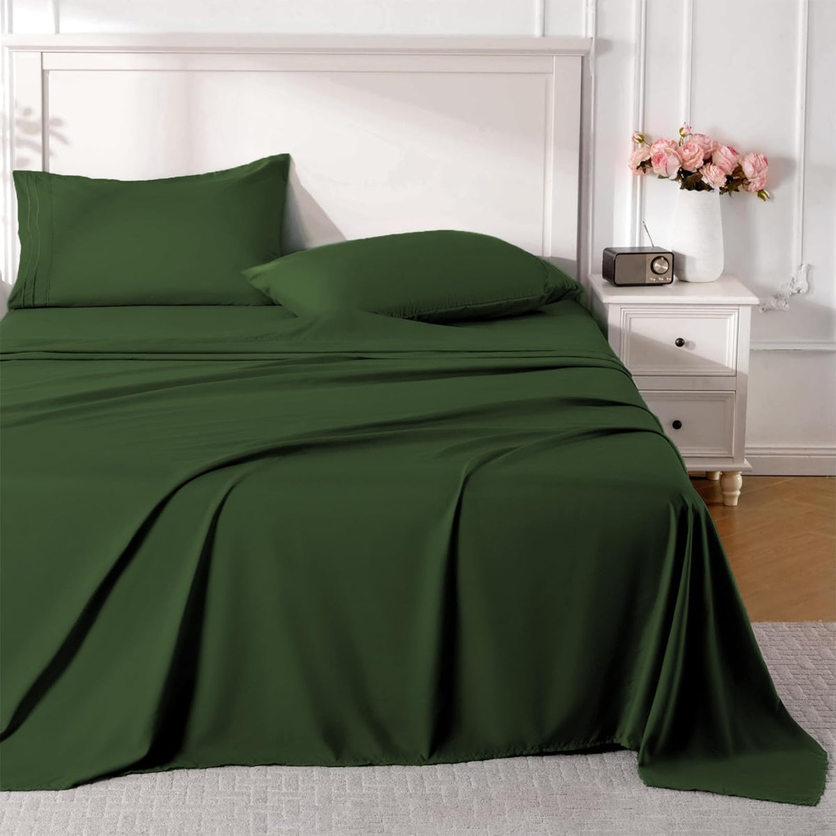 ROSE&RISY White Queen Sheet Set, 4 Pieces Soft Bedding Queen Sheet Set, Breathable and Cooling Sheets, Deep Pocket with 1 Fitted, 1 Flat, 2 Pillow Cases (White, Queen Size)