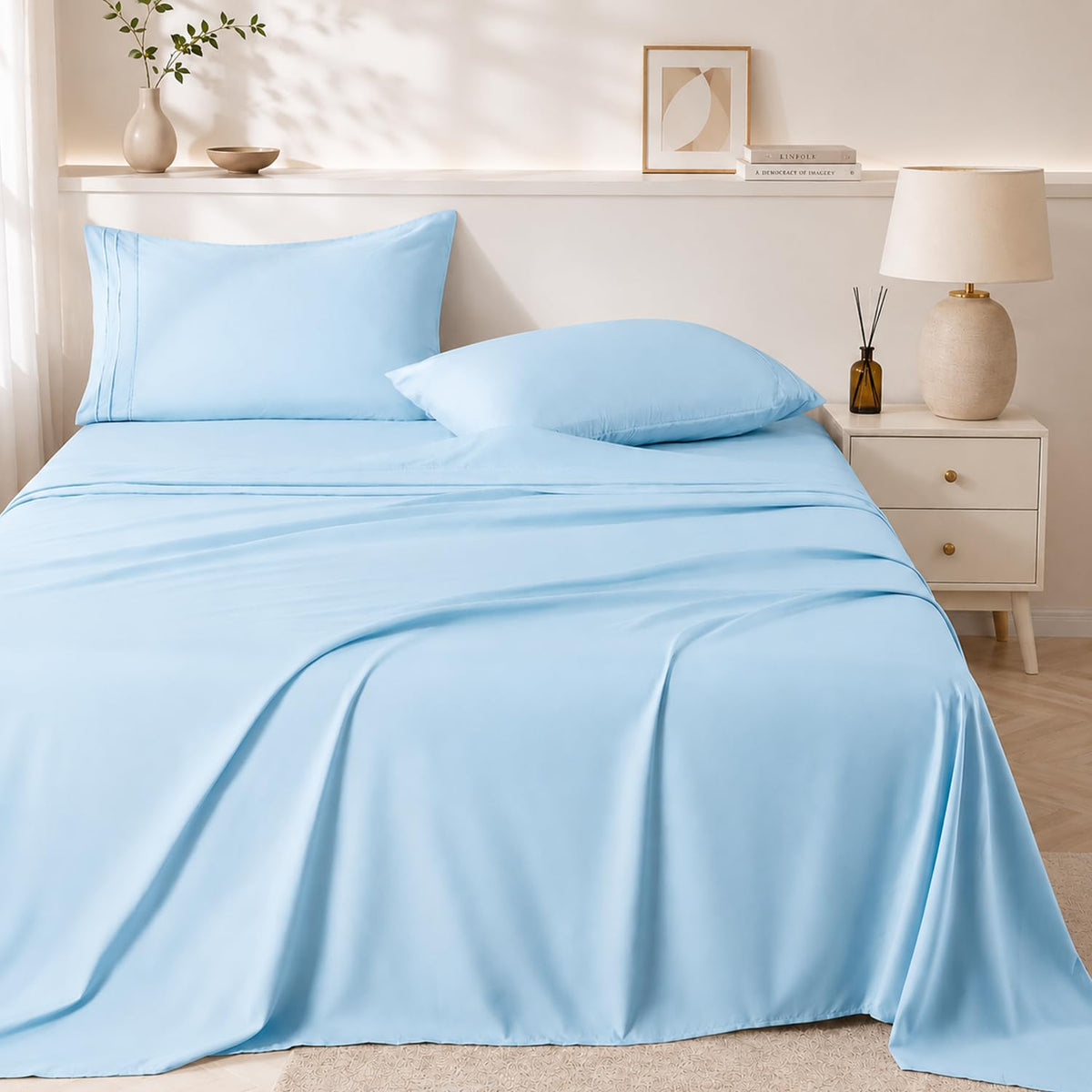 ROSE&RISY White Queen Sheet Set, 4 Pieces Soft Bedding Queen Sheet Set, Breathable and Cooling Sheets, Deep Pocket with 1 Fitted, 1 Flat, 2 Pillow Cases (White, Queen Size)