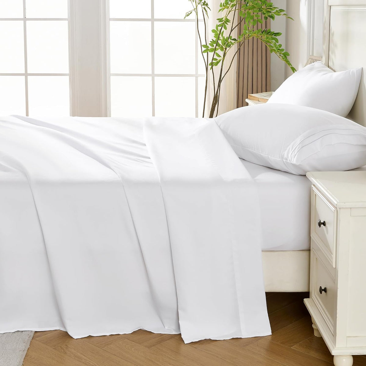 ROSE&RISY White Queen Sheet Set, 4 Pieces Soft Bedding Queen Sheet Set, Breathable and Cooling Sheets, Deep Pocket with 1 Fitted, 1 Flat, 2 Pillow Cases (White, Queen Size)