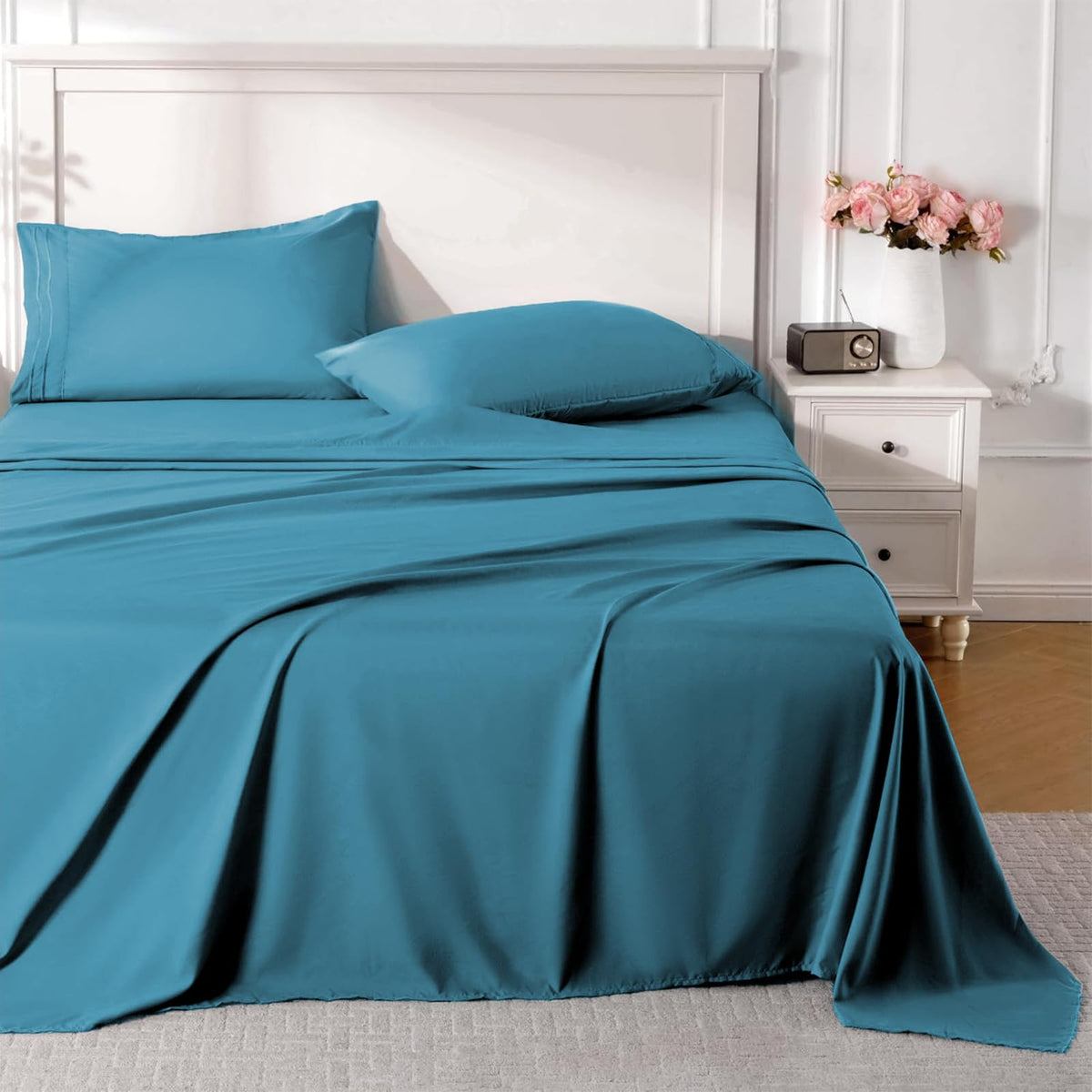 ROSE&RISY White Queen Sheet Set, 4 Pieces Soft Bedding Queen Sheet Set, Breathable and Cooling Sheets, Deep Pocket with 1 Fitted, 1 Flat, 2 Pillow Cases (White, Queen Size)