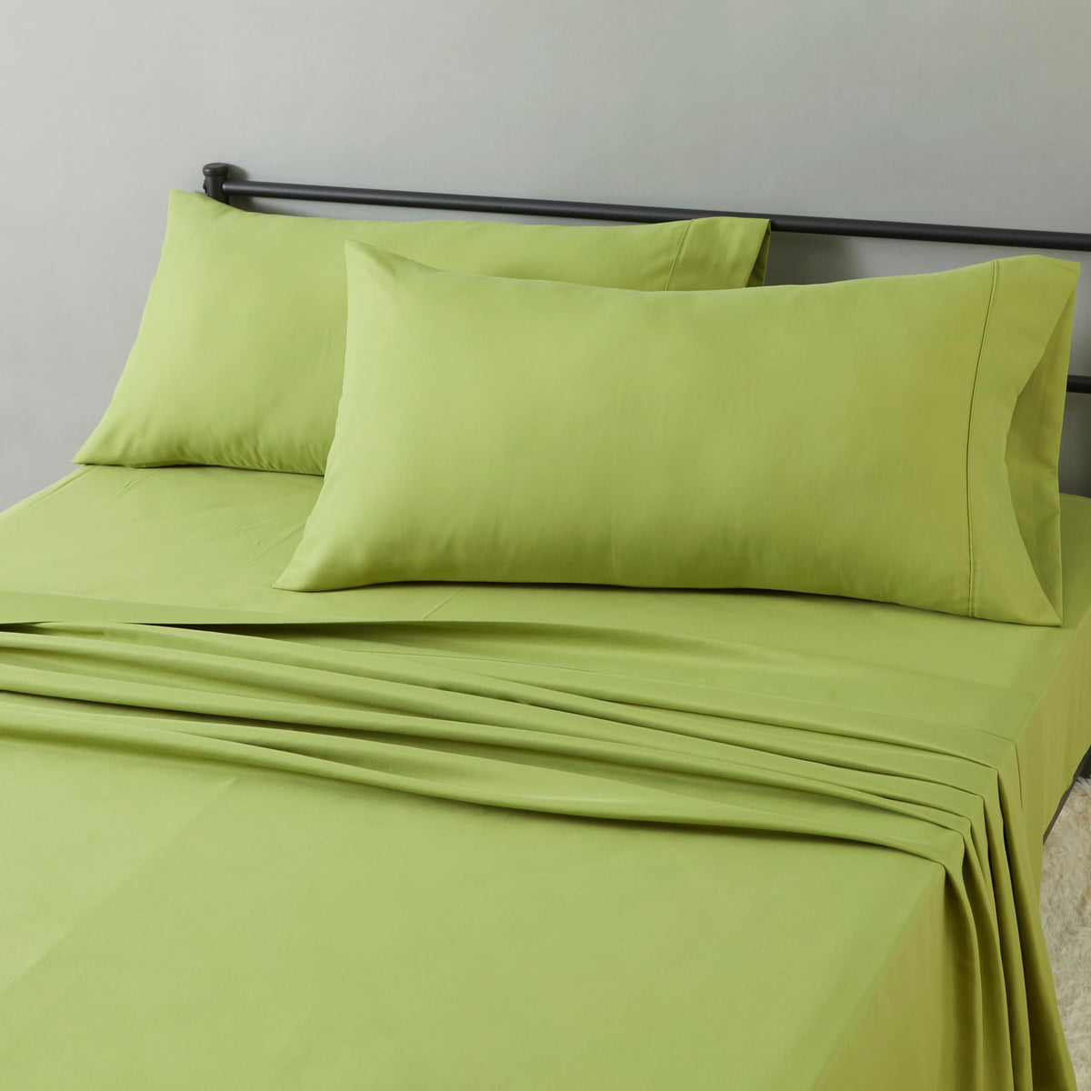 Amazon Basics Lightweight Super Soft Easy Care Wrinkle-Free Breathable Brushed Microfiber 3-Piece Bed Sheet Set with 14-Inch Deep Pockets, Twin, Dark Gray, Solid