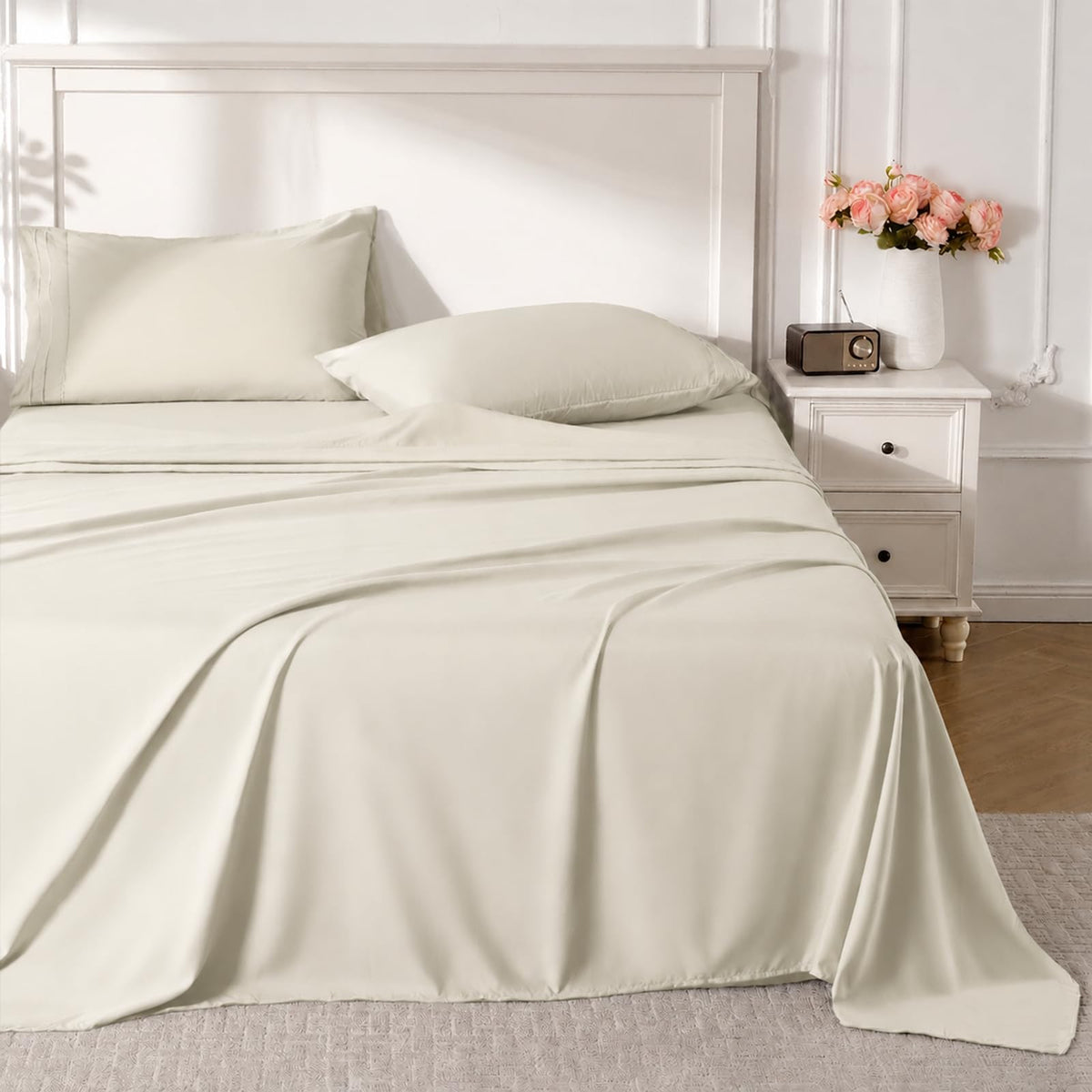 ROSE&RISY White Queen Sheet Set, 4 Pieces Soft Bedding Queen Sheet Set, Breathable and Cooling Sheets, Deep Pocket with 1 Fitted, 1 Flat, 2 Pillow Cases (White, Queen Size)