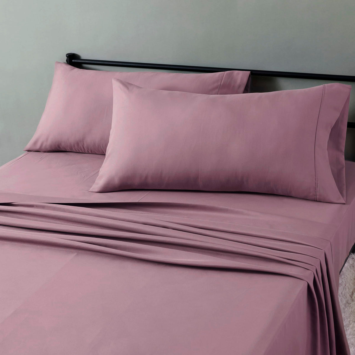 Amazon Basics Lightweight Super Soft Easy Care Wrinkle-Free Breathable Brushed Microfiber 3-Piece Bed Sheet Set with 14-Inch Deep Pockets, Twin, Dark Gray, Solid