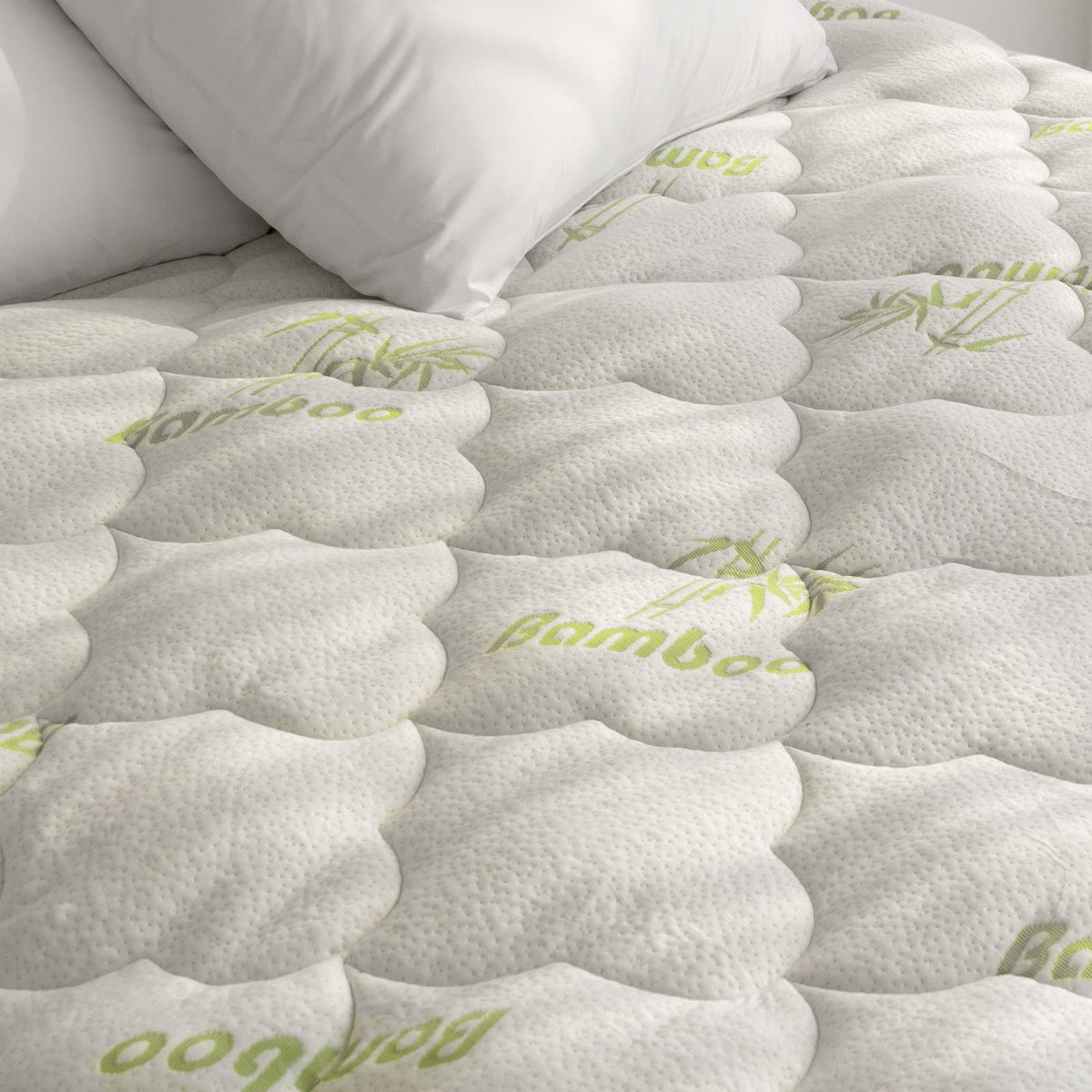 Queen Mattress Pad Thick Quilted Mattress Topper, Air Mattress Cover, Super Soft Breathable and Noiseless Down Alternative Fiber Extra Thick Mattress Pad with Deep Pocket Fits up to 23 Inch Mattress