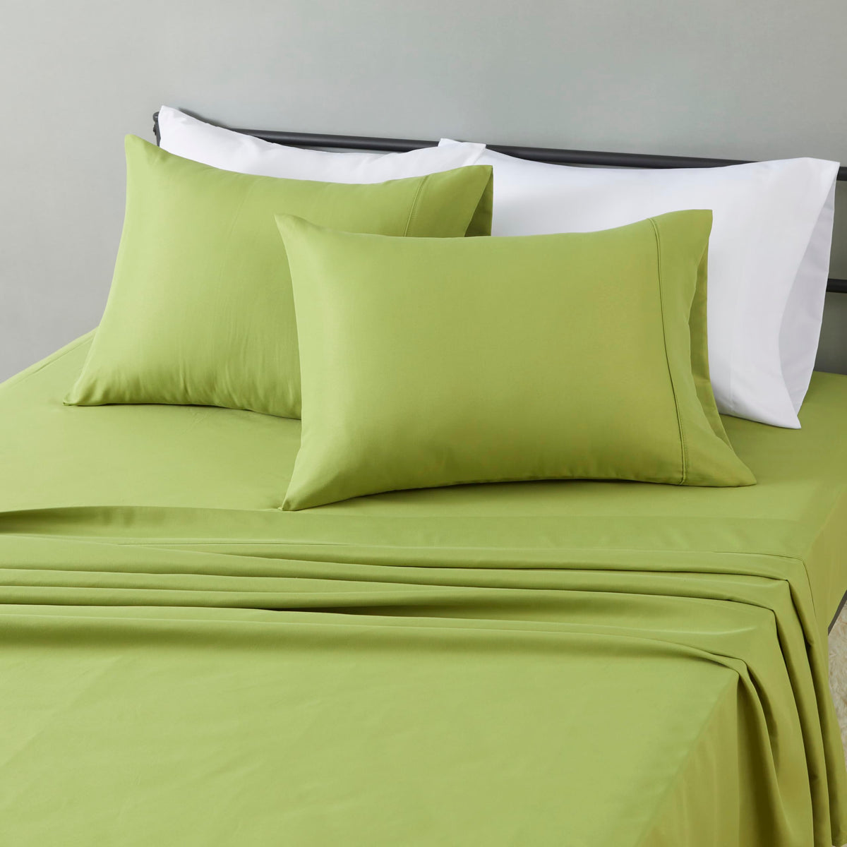 Amazon Basics Lightweight Super Soft Easy Care Wrinkle-Free Breathable Brushed Microfiber 3-Piece Bed Sheet Set with 14-Inch Deep Pockets, Twin, Dark Gray, Solid