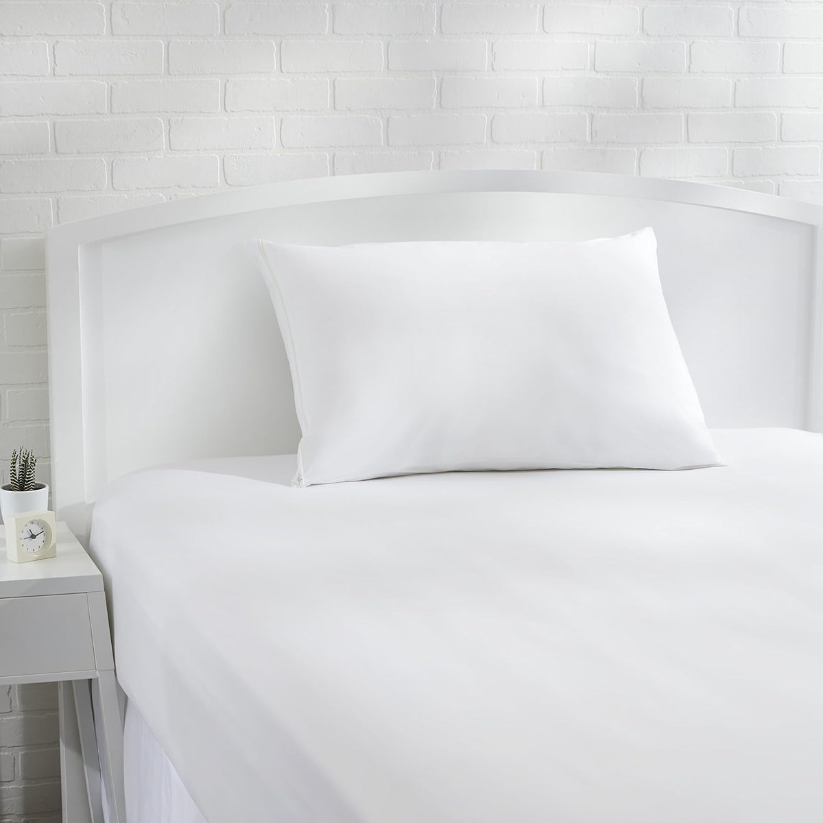 Amazon Basics Queen Pillow Protector with Zipper, 100% Cotton Hypoallergenic, Machine Washable, White, 31 x 21 Inches, Pillows Not Included