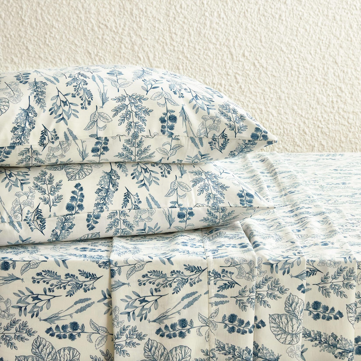Wake In Cloud - Botanical Bed Sheets, 4-Piece Sheet Set, Floral Shabby Chic Leaves Pattern Printed Coquette Vintage Aesthetic Bedding, Deep Pocket, Olive Green, King Size