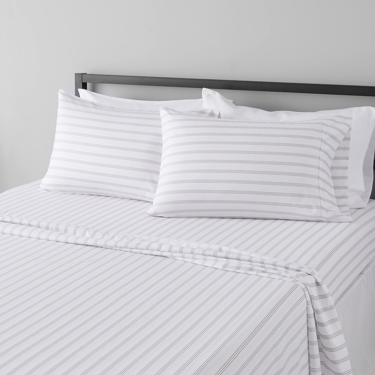 Amazon Basics Lightweight Super Soft Easy Care Wrinkle-Free Breathable Brushed Microfiber 3-Piece Bed Sheet Set with 14-Inch Deep Pockets, Twin, Dark Gray, Solid