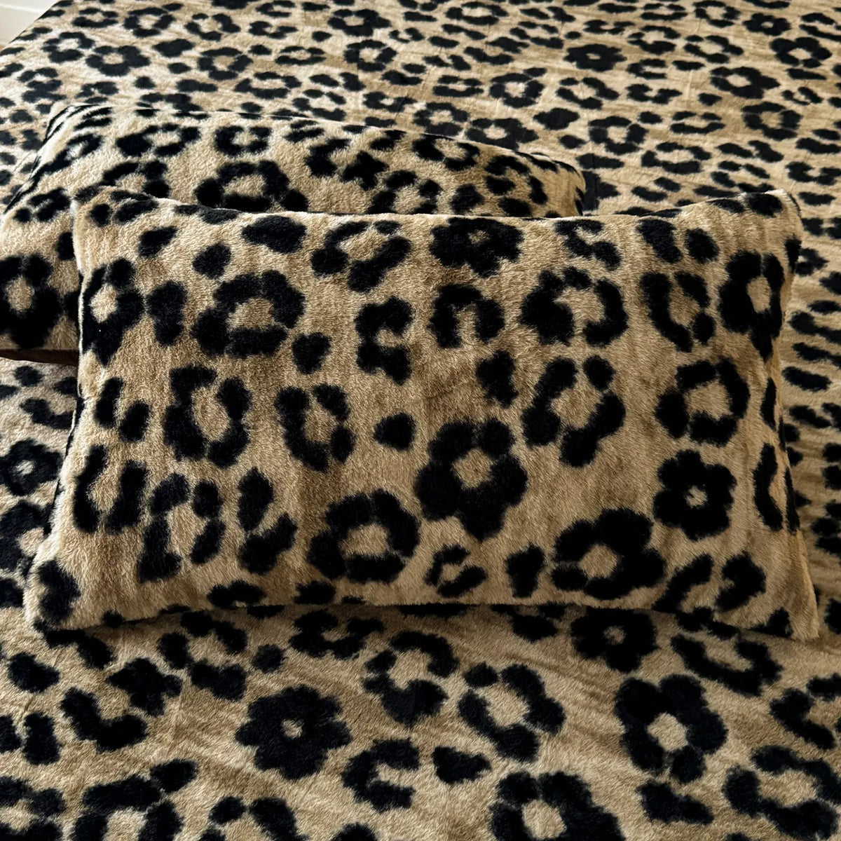 Faux Rabbit Fur Leopard Print Fitted Sheet 3-Piece Set, Bedding Sheets, Bedsheet Sets, Bedding Set – Soft & Warm Solid Color Bedding, Set (Includes 1 Fitted Sheet + 1/2 Pillowcases), All-Season, Bedroom, Dorm, Sofa, Christmas Gift