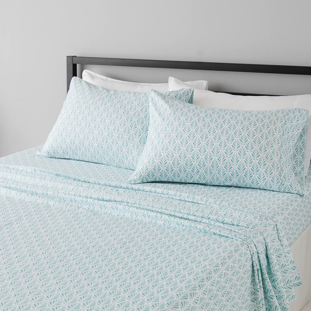 Amazon Basics Lightweight Super Soft Easy Care Wrinkle-Free Breathable Brushed Microfiber 3-Piece Bed Sheet Set with 14-Inch Deep Pockets, Twin, Dark Gray, Solid
