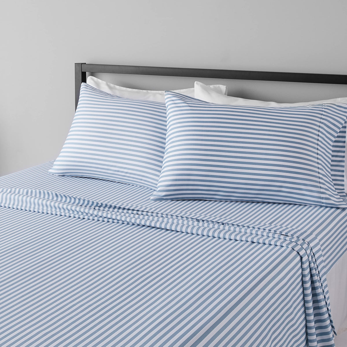 Amazon Basics Lightweight Super Soft Easy Care Wrinkle-Free Breathable Brushed Microfiber 3-Piece Bed Sheet Set with 14-Inch Deep Pockets, Twin, Dark Gray, Solid