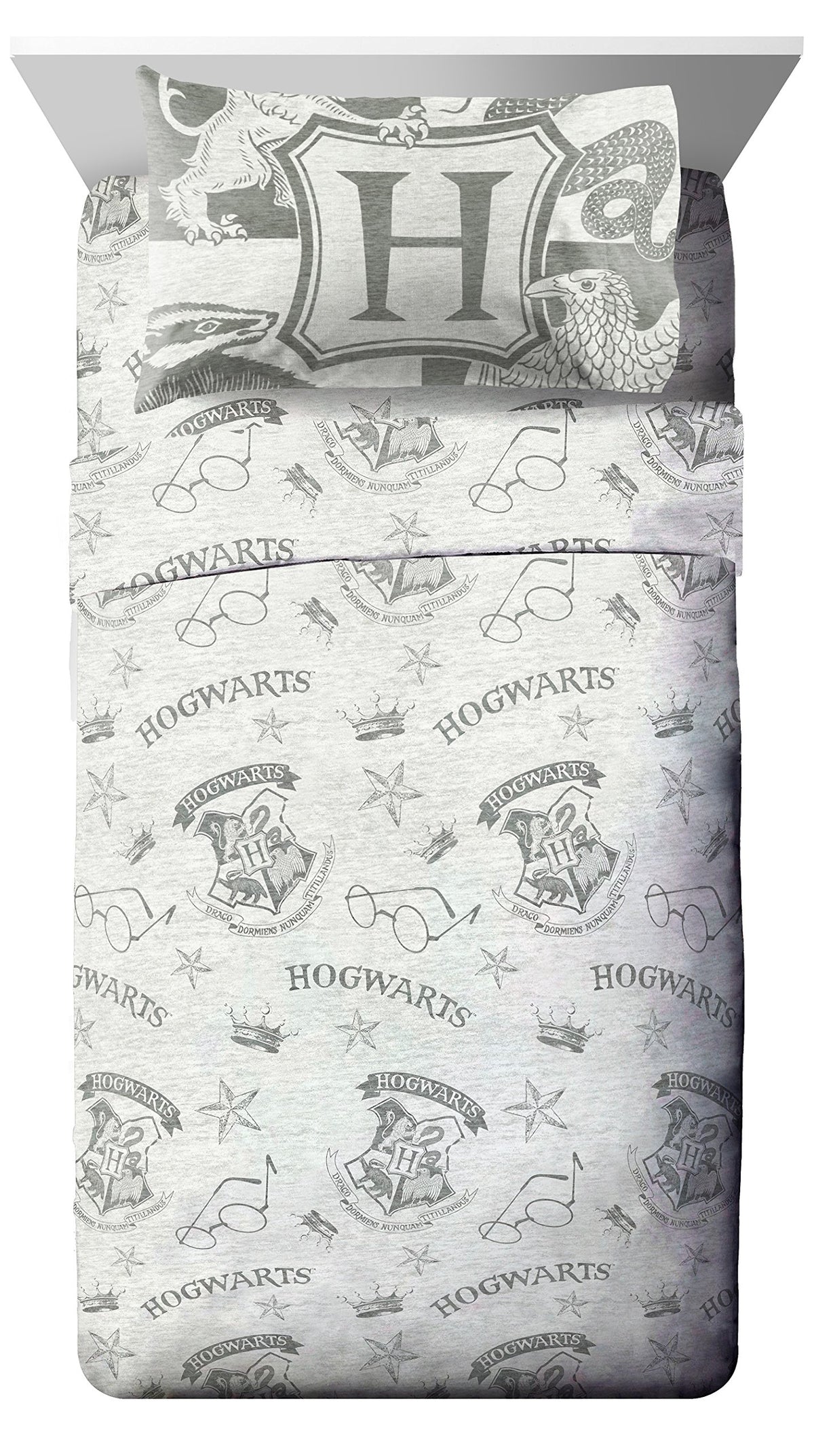 Jay Franco Kids Sheet Set with Fitted, Flat Sheets & Pillow Cover - Ultra-Soft Bedding with Pillowcase for Room Decor, White - Bluey, 3 Piece Toddler