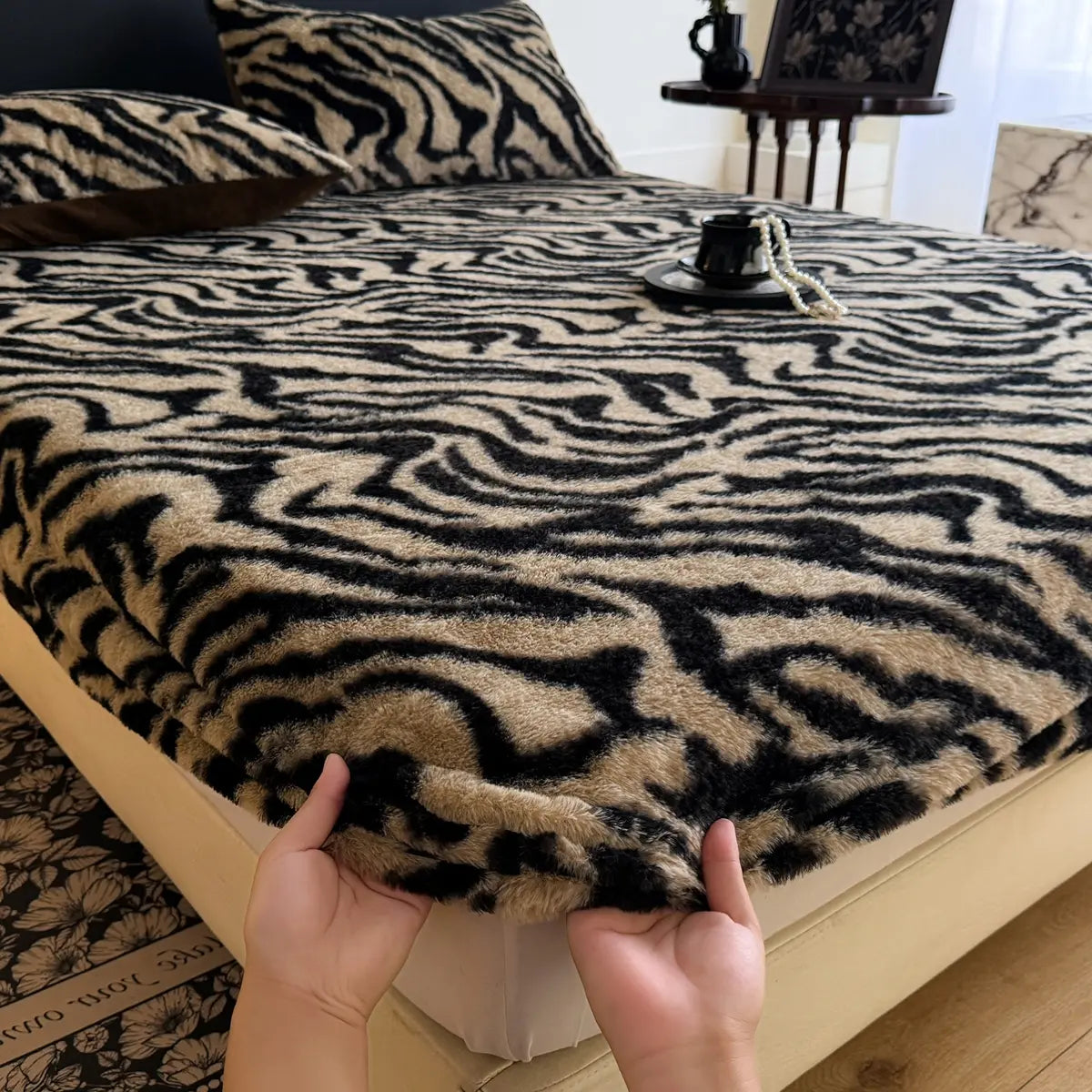Faux Rabbit Fur Leopard Print Fitted Sheet 3-Piece Set, Bedding Sheets, Bedsheet Sets, Bedding Set – Soft & Warm Solid Color Bedding, Set (Includes 1 Fitted Sheet + 1/2 Pillowcases), All-Season, Bedroom, Dorm, Sofa, Christmas Gift