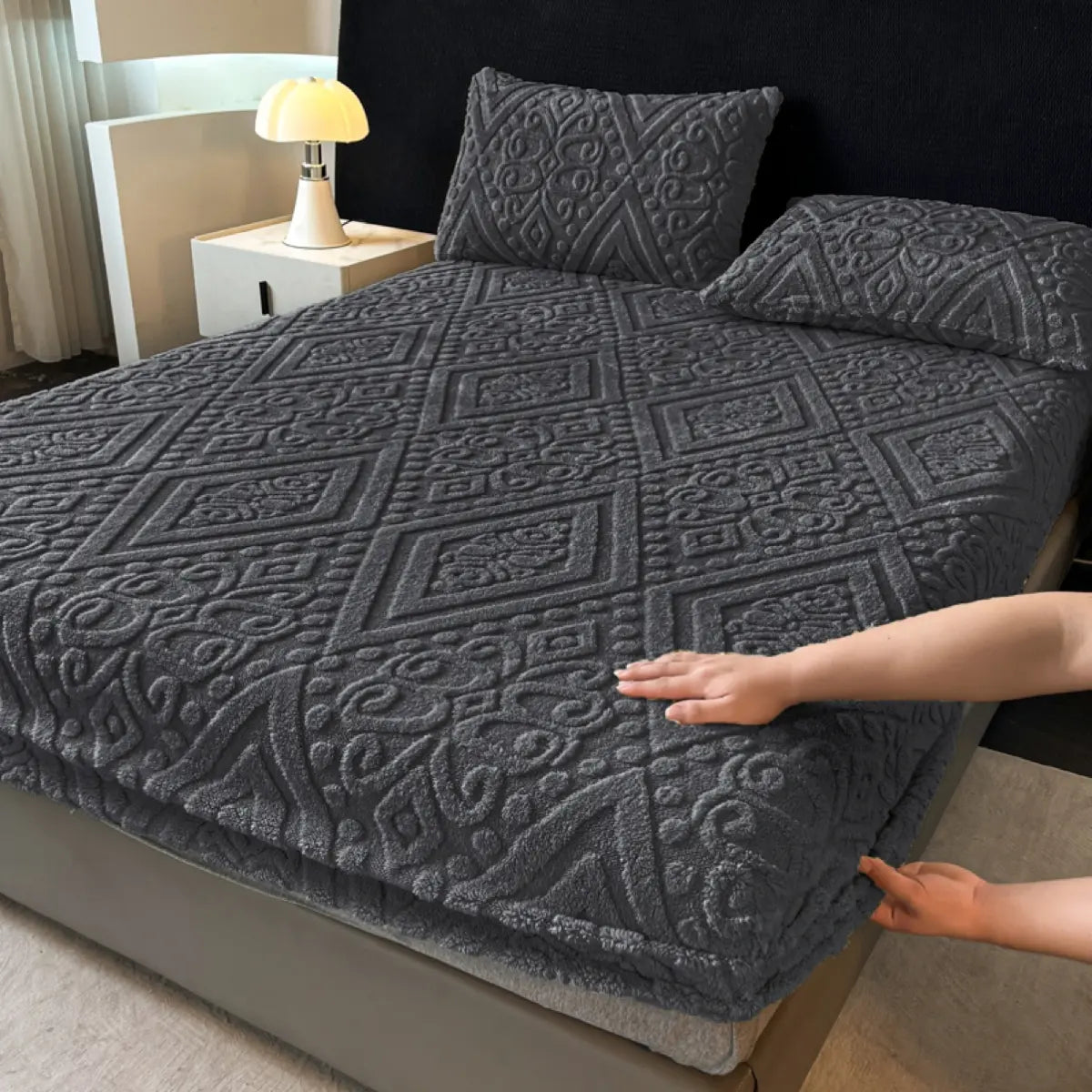 2/3pcs Solid Color Milk Velvet Fitted Sheet Mattress Cover Set, Ultra Soft Warm Bed Cover with 1/2 Pillowcases, Skin-Friendly Dustproof Breathable Sheets Polyester Bedding Set for Bedroom, Hotel & Guest Room, Bed Linens